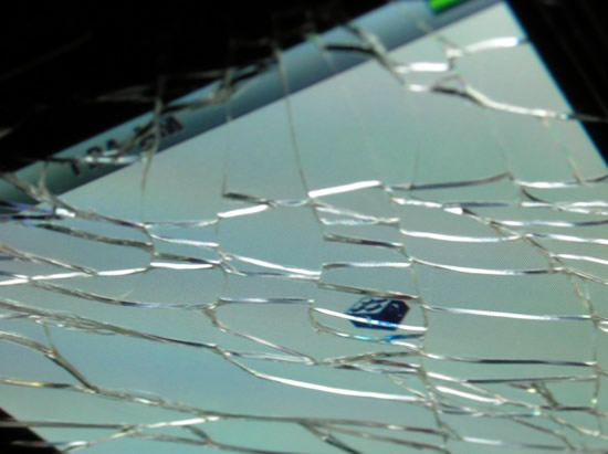 broken iphone 3