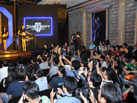 Starcraft 2 launch party photos StarCraft 2 Midnight Launch Party 2