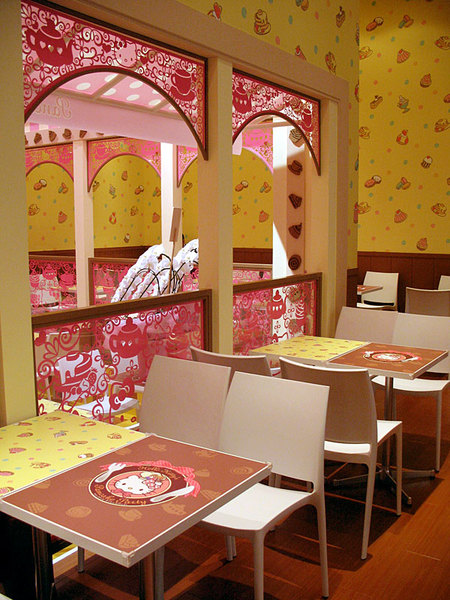 Hello-Kitty-Kawaii-Paradise7.jpg