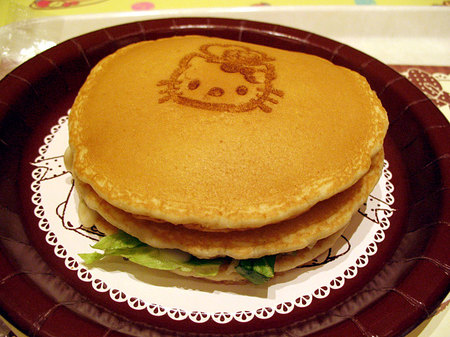 Hello-Kitty-Kawaii-Paradise8.jpg
