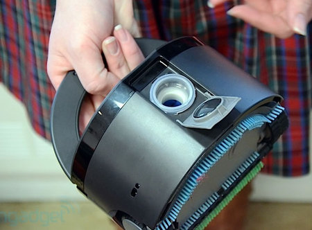 iRobot-super-compact-Scooba-230-2.jpg