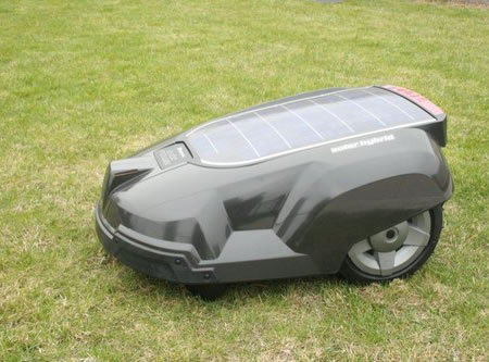 solar-powered_lawnmower_2.jpg