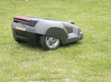 solar-powered_lawnmower_3.jpg