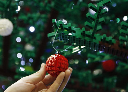 world's-biggest-Lego-Christmas-Tree-2.jpg