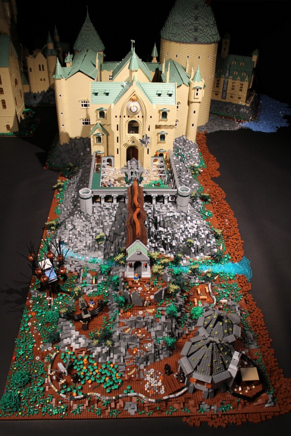 A mindblowing recreation of Hogwarts made using 400,000 Lego’s